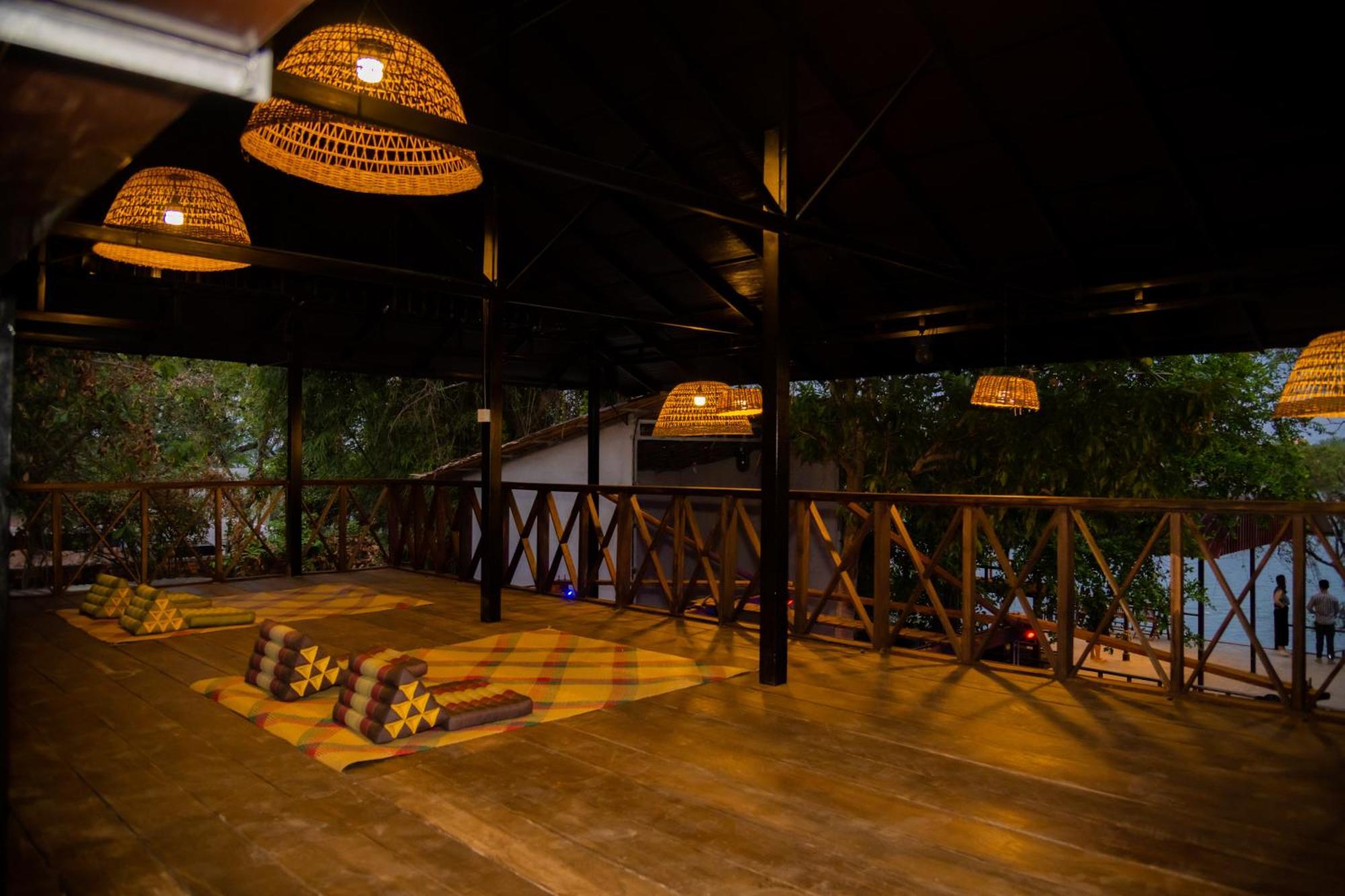 Banyan Tree Hostel Kampot Eksteriør billede